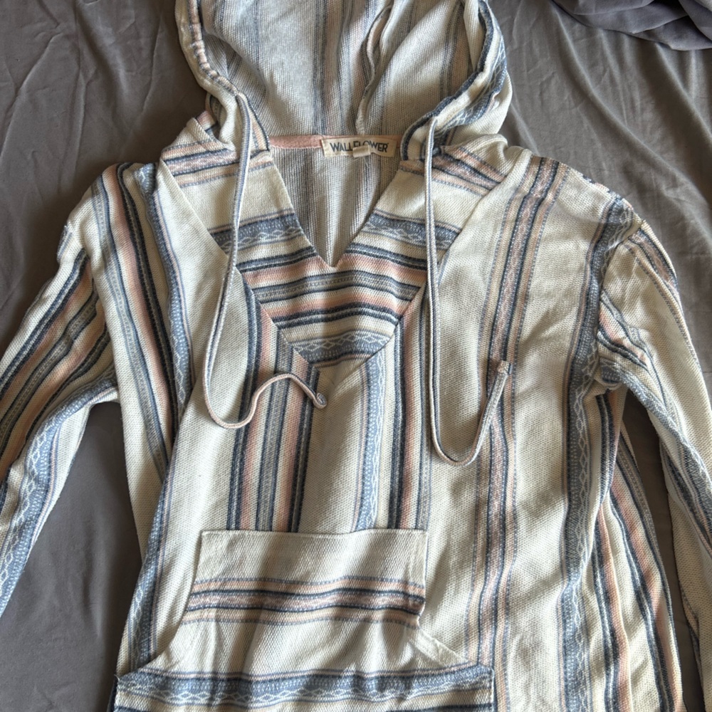 Women’s pull over sweater